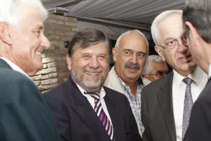 Eπιστροφή Τουμαζή-Αναλαμβάνει την Προεδρία
