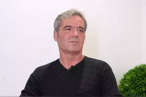 Κόντρα στις προβλέψεις/Πρώτα αθλητικός διευθυντής, μετά προπονητής