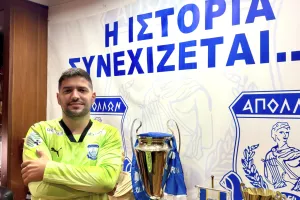 Ανανέωσε με Νικολάου