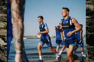 (Φώτος) Προπόνηση... στη θάλασσα