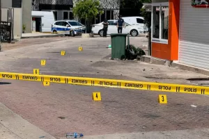 Απόπειρα φόνου στην Αγία Νάπα: Τέσσερις τραυματίες μετά από άγρια συμπλοκή