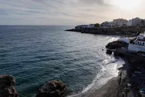 Παράτησαν τα παιδιά τους σε ξενοδοχείο και πήγαν σε πάρτι - Θετικό στην κοκαΐνη το ένα βρέφος
