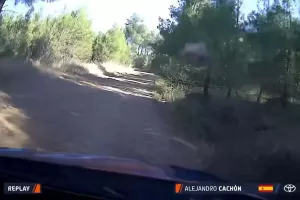 (Βίντεο) Ράλι Ακρόπολις: Έρευνα για το περιστατικό με τον βράχο που έσπασε παρμπρίζ