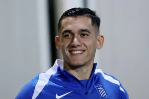 A Bola: «Ο ΟΦΗ θέλει δανεικό τον Αλεξανδρόπουλο από την Σπόρτινγκ»