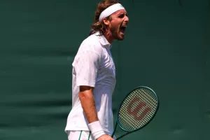 Άνετο ποδαρικό στο Wimblendon για Τσιτσιπά