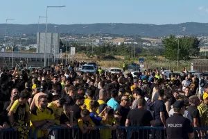 (Βίντεο) ΧΑΜΟΣ στο αεροδρόμιο για... άφιξη Σπανούλη!