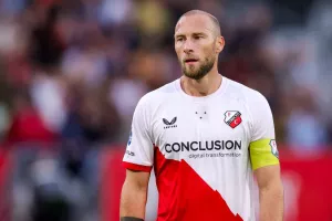 DEAL διετίας με Mike van der Hoorn