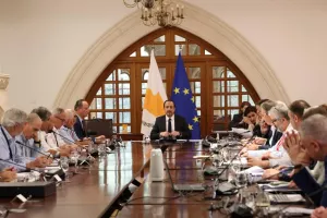 Αυτά είναι τα 10 μέτρα της Κυβέρνησης για τον αφθώδη πυρετό