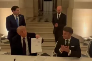Ο Μακρόν δημοσίευσε βίντεο με την υπογραφή του «Μνημονίου Κατανόησης» από τον Τραμπ