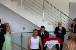 Ο Πιέρος στο πλευρό του Κωνσταντίνου (Φώτος kerkida)