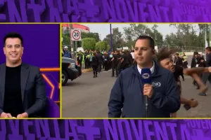 Μεξικανοί έπαιζαν μπουνιές πίσω από ρεπόρτερ (βίντεο)
