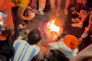 Οπαδοί των Νικς έκαψαν φανέλα του Ουεμπανιάμα (φώτο)