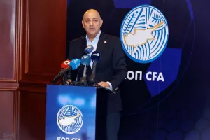 "Είναι μια πρόταση που ήρθε ξαφνικά, χρειάζεται μελέτη και για αυτό έχει συγκληθεί έκτακτη συνεδρία"