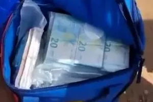 Απίστευτο περιστατικό σε παραλία: Ξεβράστηκαν 580.000 ευρώ (Bίντεο)