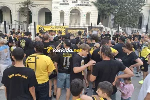 (ΒΙΝΤΕΟ/ΦΩΤΟΣ Kerkida) Λατρεία στη Λεμεσό για την πρωταθλήτρια ΑΕΚ!