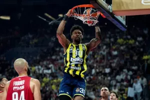 Ανανέωσε με τον Κρις Σίλβα η Φενέρ
