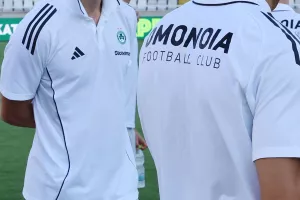 Με δυο...συν ένα νέους