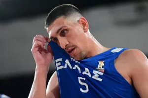 Απρόσμενη ήττα και... περιπέτειες για την Ελλάδα