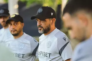 Φουλάρει για...καρέ η ΑΕΛ!