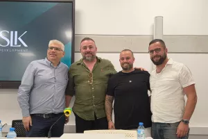 ΕΔΩ... ΑΕΚ