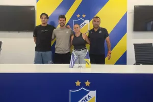 To προπονητικό τιμ του ΑΠΟΕΛ (γυναικείο)