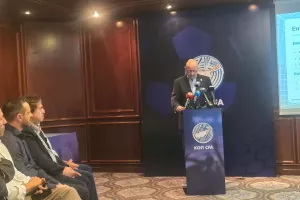 "Διέκοψε τις διακοπές του στη μητέρα πατρίδα και είναι μαζί μας"