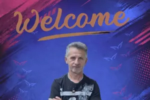 Βοηθός προπονητής ο Πολυκάρπου