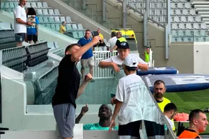 (Φώτος kerkida) Όμορφο σκηνικό με Εκπολό 