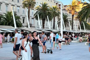 Πολυκοσμία και καλοκαιρινή διάθεση στο Σπλιτ (Φώτος kerkida)