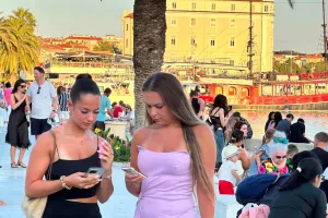 Πολυκοσμία και καλοκαιρινή διάθεση στο Σπλιτ (Φώτος kerkida)