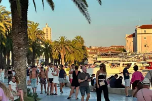 Πολυκοσμία και καλοκαιρινή διάθεση στο Σπλιτ (Φώτος kerkida)