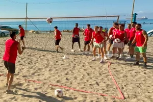 (Φώτος) Προπόνηση στην παραλία