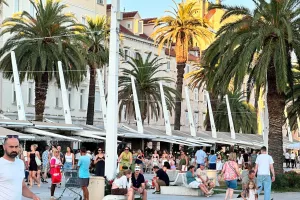 Πολυκοσμία και καλοκαιρινή διάθεση στο Σπλιτ (Φώτος kerkida)