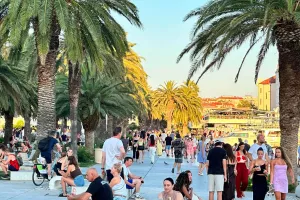 Πολυκοσμία και καλοκαιρινή διάθεση στο Σπλιτ (Φώτος kerkida)
