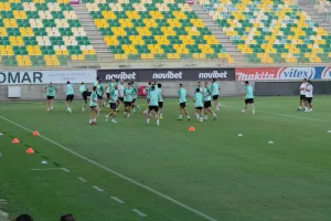 (Βίντεο-Φώτος kerkida) Η προπόνηση της ΑΕΚ ενόψει Μπεϊτάρ