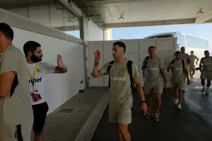 (ΦΩΤΟΣ kerkida) Η άφιξη της ΑΕΚ 