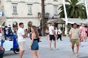 Πολυκοσμία και καλοκαιρινή διάθεση στο Σπλιτ (Φώτος kerkida)