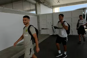 (ΦΩΤΟΣ kerkida) Η άφιξη της ΑΕΚ 