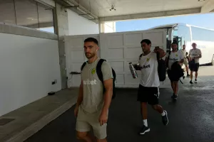 (ΦΩΤΟΣ kerkida) Η άφιξη της ΑΕΚ 