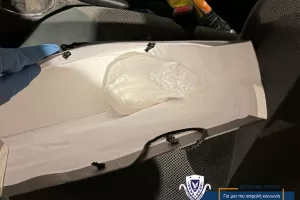 (Φώτος) Κατάσχεση πέραν των δύο κιλών κοκαΐνης – Σύλληψη τεσσάρων προσώπων