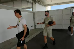(ΦΩΤΟΣ kerkida) Η άφιξη της ΑΕΚ 