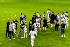 Αυτό... ενδιαφέρει πολύ τον Απόλλωνα!