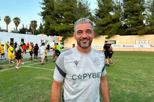 (Φώτος Kerkida) Υπογραφές, χαμόγελα, πόζες!