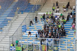 ΦΩΤΟΣ από την κερκίδα της ΑΕΚ