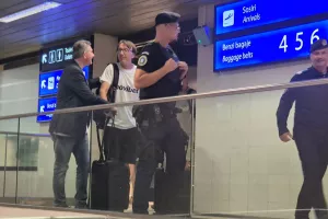 (Βίντεο/Φώτος Kerkida) Αστυνομική συνοδεία για την ΑΕΚ