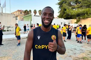(Φώτος Kerkida) Υπογραφές, χαμόγελα, πόζες!
