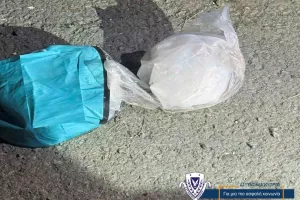 (Φώτος) Κατάσχεση πέραν των δύο κιλών κοκαΐνης – Σύλληψη τεσσάρων προσώπων
