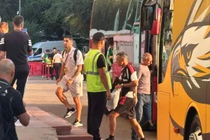 (ΒΙΝΤΕΟ/ΦΩΤΟΣ Kerkida) ΕΦΤΑΣΕ στο γήπεδο η αποστολή της Ομόνοιας