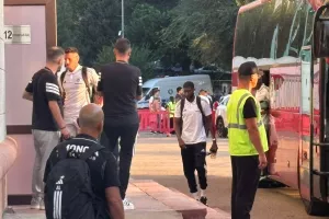 (ΒΙΝΤΕΟ/ΦΩΤΟΣ Kerkida) ΕΦΤΑΣΕ στο γήπεδο η αποστολή της Ομόνοιας
