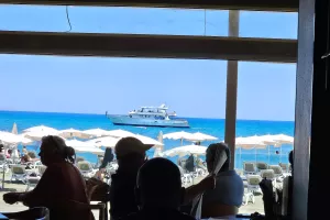 Tι παίζει;